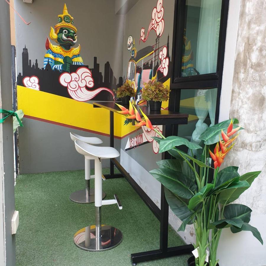 V30 Sukhumvit Otel Bangkok Dış mekan fotoğraf