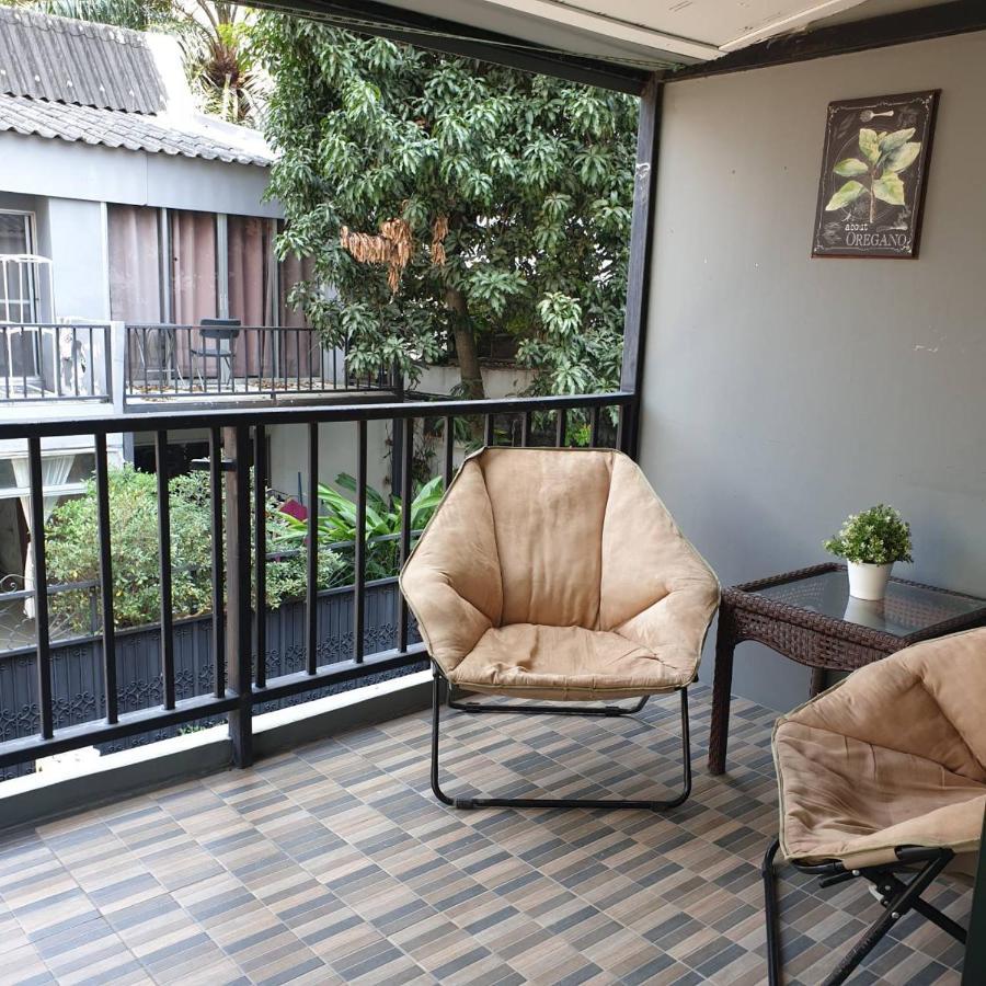 V30 Sukhumvit Otel Bangkok Dış mekan fotoğraf