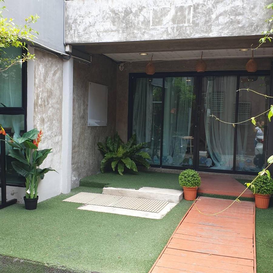 V30 Sukhumvit Otel Bangkok Dış mekan fotoğraf