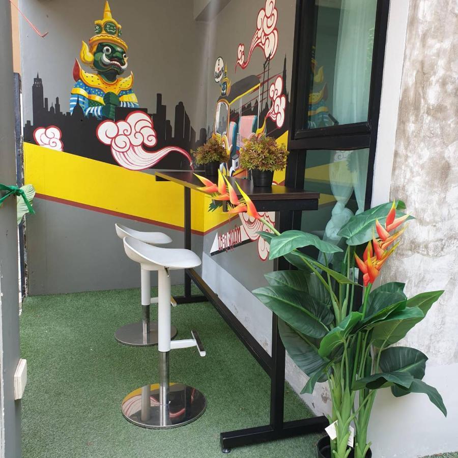 V30 Sukhumvit Otel Bangkok Dış mekan fotoğraf