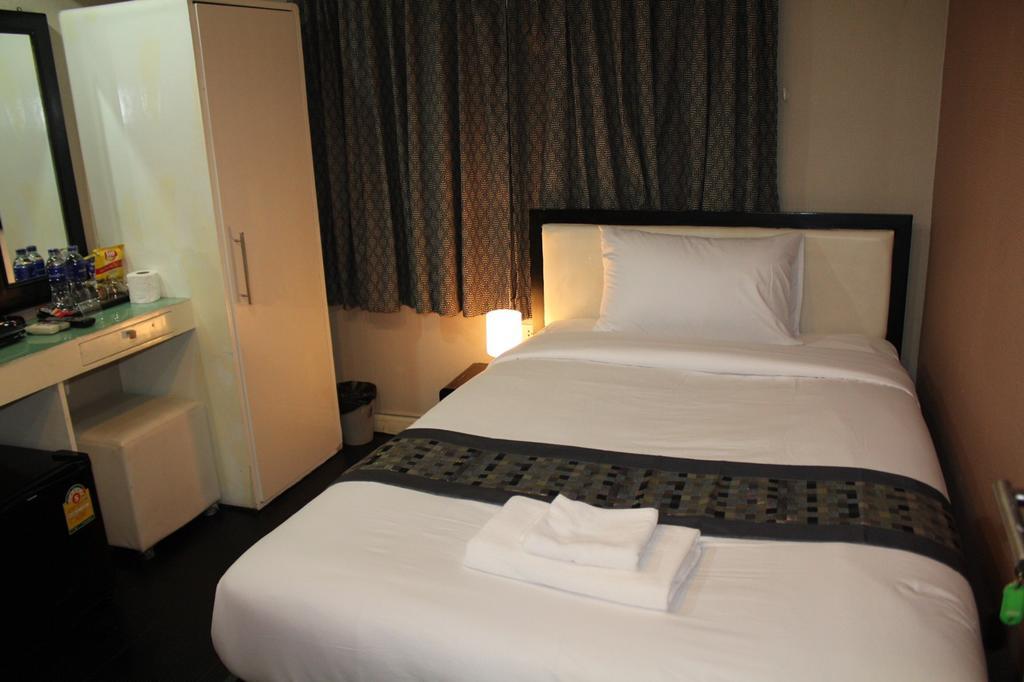 V30 Sukhumvit Otel Bangkok Dış mekan fotoğraf
