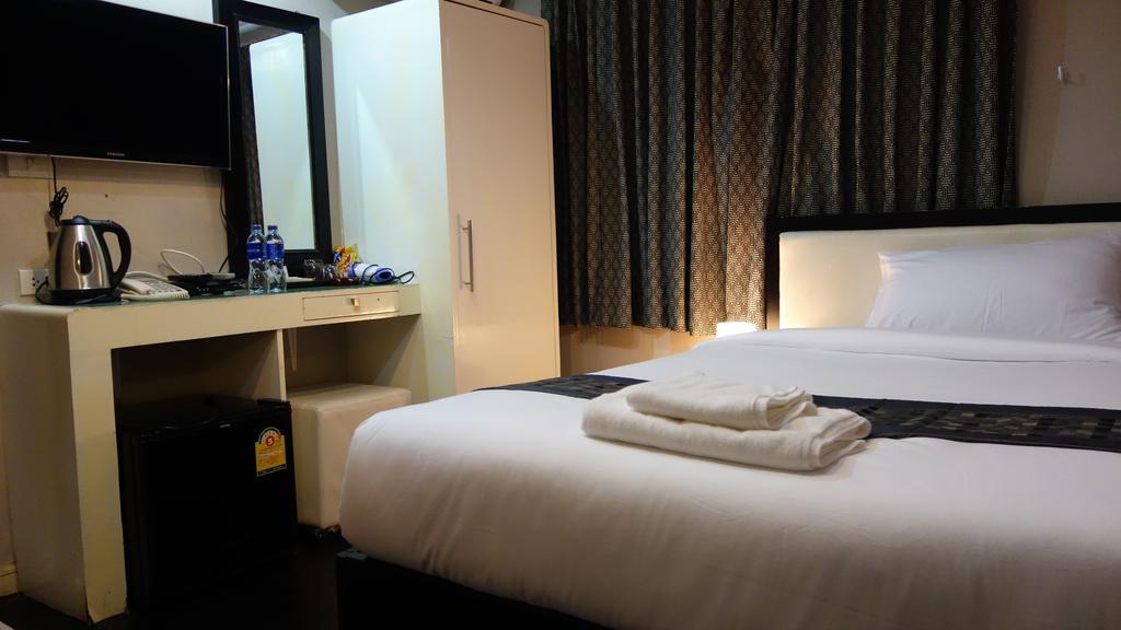 V30 Sukhumvit Otel Bangkok Dış mekan fotoğraf
