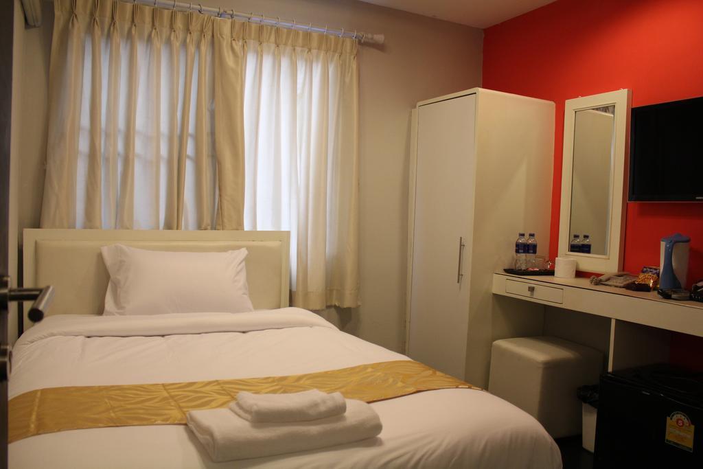V30 Sukhumvit Otel Bangkok Dış mekan fotoğraf