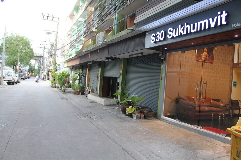 V30 Sukhumvit Otel Bangkok Dış mekan fotoğraf